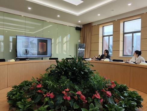 图2陆新生教授做报告(1).jpg
