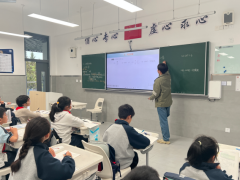 图片4 康轩浩老师讲授新课(1).png