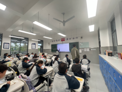 图片5 同学板书解题过程(1).png